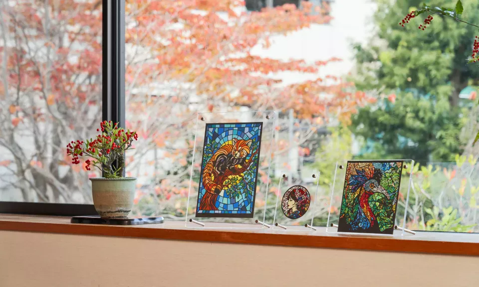 切り絵作家「モカノ介」さんの作品を館内に展示しています